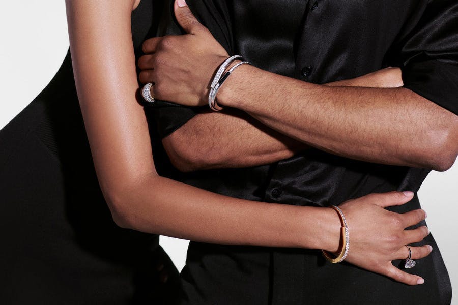 Rosé和Jimin一白一黑的造型，演绎Tiffany & Co. 全新Tiffany Lock广告