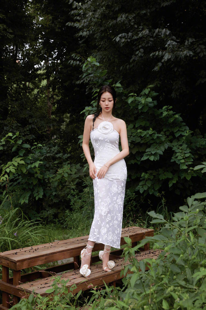 冯小刚狂赞虞书欣演技台词好!她肤白貌美大长腿性感-9 冯小刚狂赞虞书欣演技台词好!她肤白貌美大长腿性感