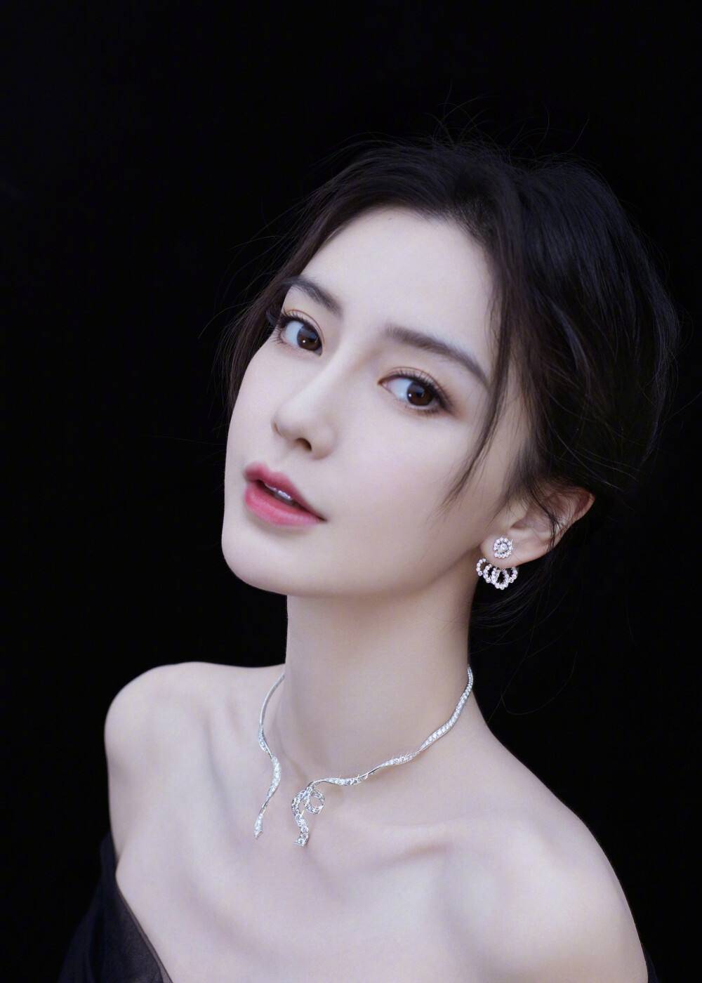 杨颖最新写真媚态迷人！肤白貌美浓妆艳抹太妖艳-5