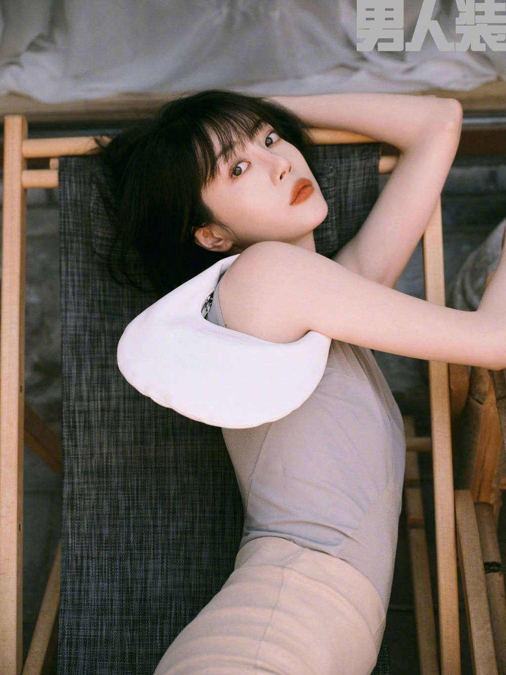 李溪芮《男人装》封面大秀长腿！性感妖艳美得让人窒息-5
