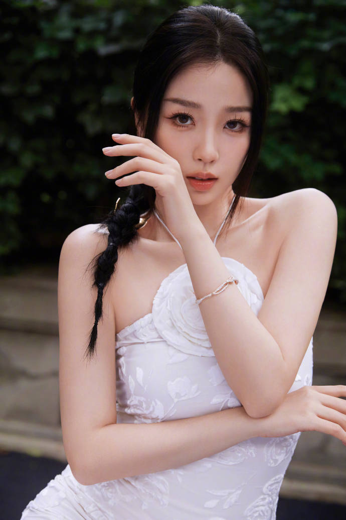 冯小刚狂赞虞书欣演技台词好!她肤白貌美大长腿性感-3 冯小刚狂赞虞书欣演技台词好!她肤白貌美大长腿性感