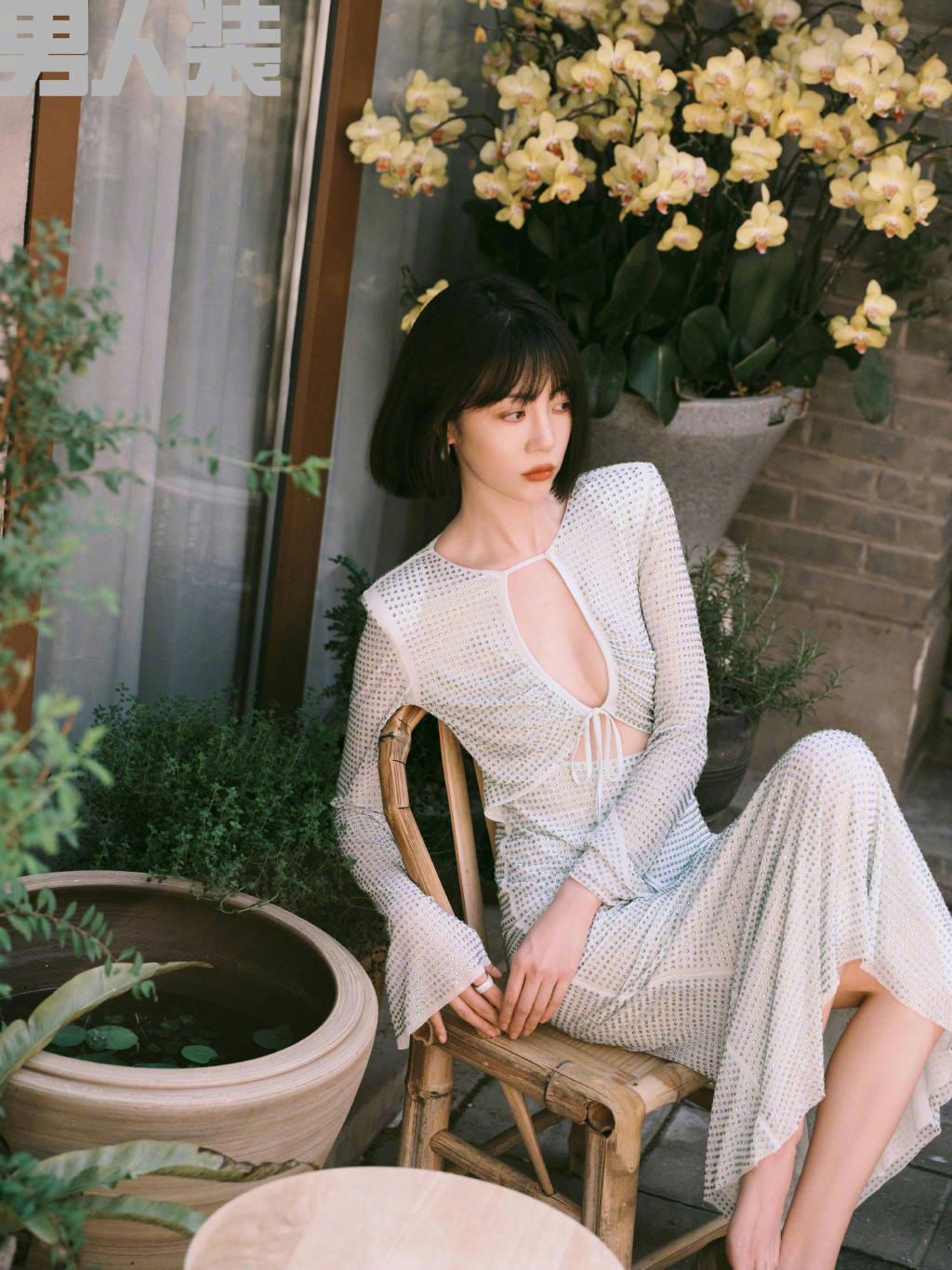 李溪芮《男人装》封面大秀长腿！性感妖艳美得让人窒息-4