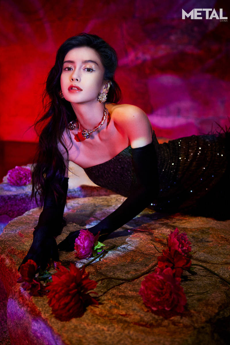 杨颖最新写真媚态迷人！肤白貌美浓妆艳抹太妖艳-1