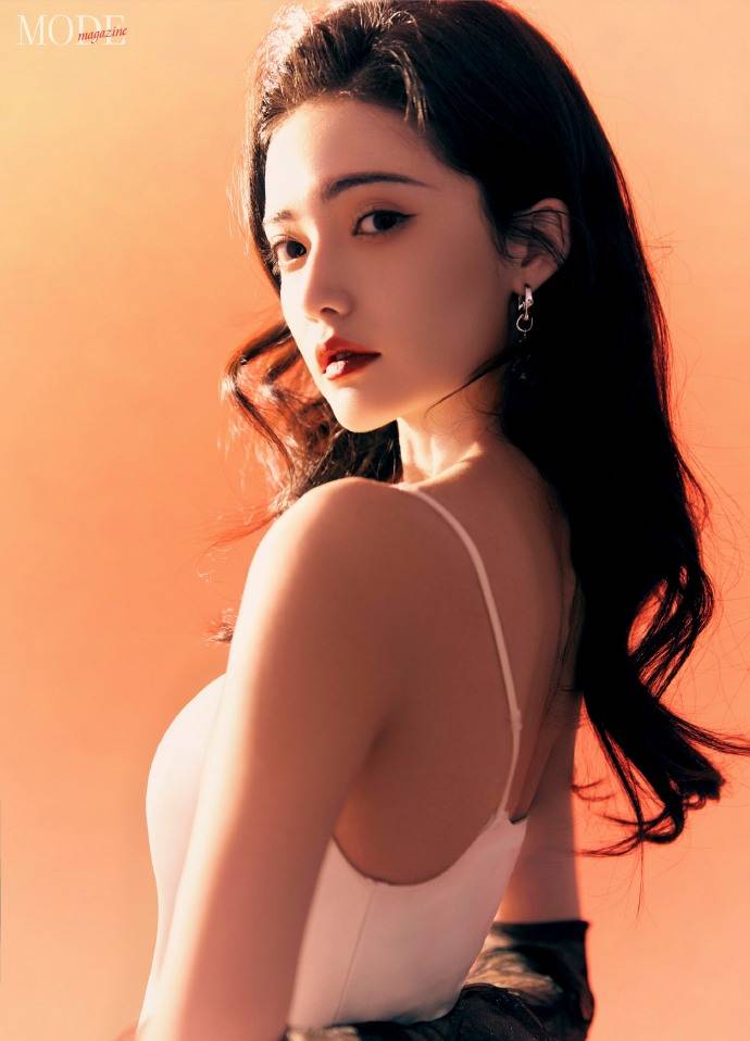 新疆女星加奈潜力十足!肤白貌美大长腿太性感妖娆-1 新疆女星加奈潜力十足!肤白貌美大长腿太性感妖娆