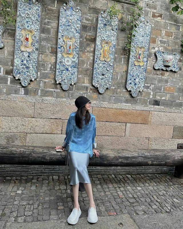 倪妮穿新中式上衣配“醋酸裙”,优雅迷人又贵气-9 倪妮穿新中式上衣配“醋酸裙”,优雅迷人又贵气