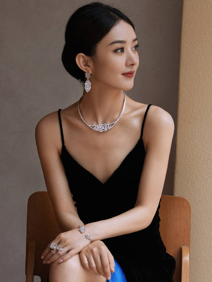 赵丽颖珠宝代言写真高贵靓丽！肤白貌美气质优雅性感撩人