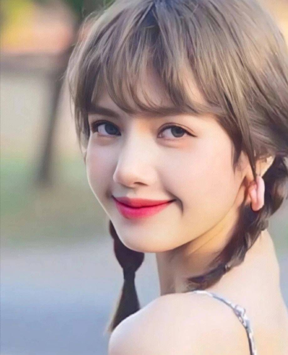 Lisa入驻2023亚洲名人堂晒泳装照！曼妙身材性感火辣-6