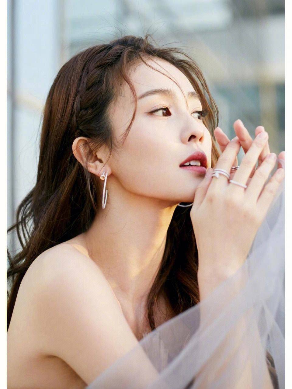 白鹿冰淇淋代言写真超靓！雪肤玉貌身材曼妙美得让人窒息-6