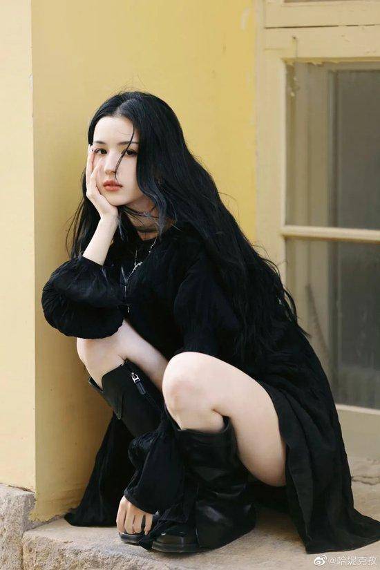 新疆女星哈妮克孜靓丽惊艳！异域风情大长腿美得令人窒息-1