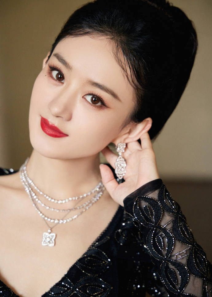 赵丽颖珠宝代言写真高贵靓丽！肤白貌美气质优雅性感撩人