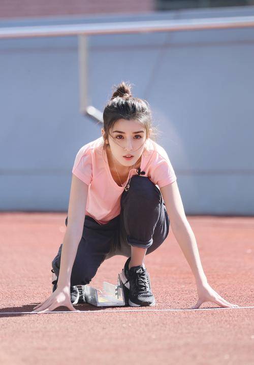 新疆女星哈妮克孜靓丽惊艳！异域风情大长腿美得令人窒息-6