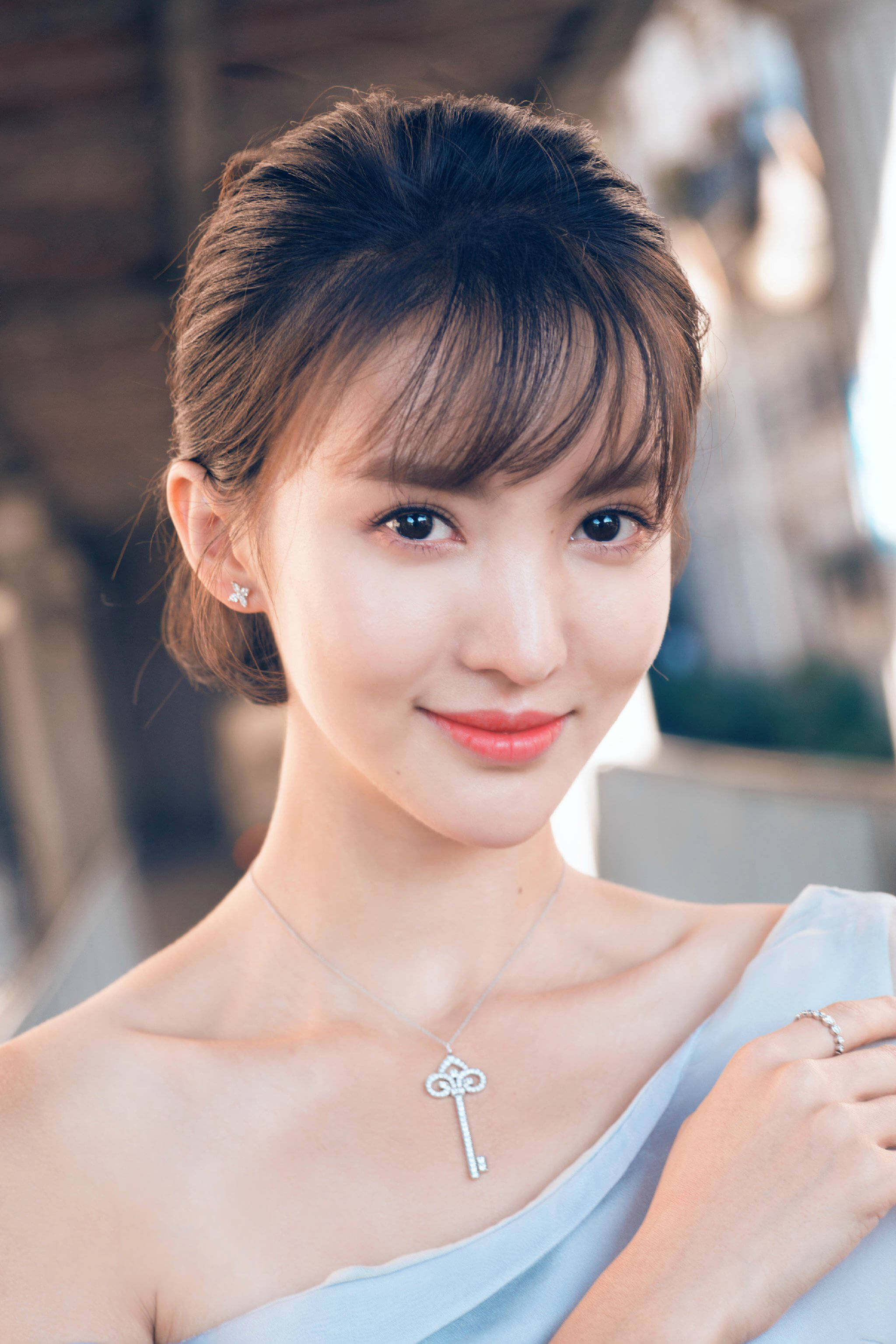 《孤注一掷》金晨发红衣写真！大长腿性感迷人-5