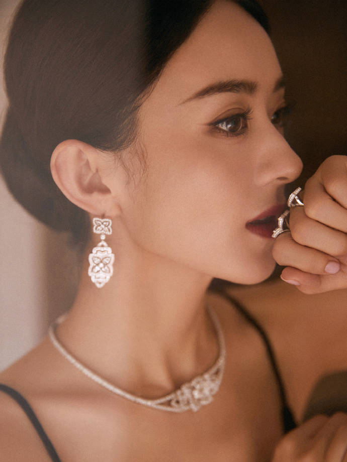 赵丽颖珠宝代言写真高贵靓丽！肤白貌美气质优雅性感撩人