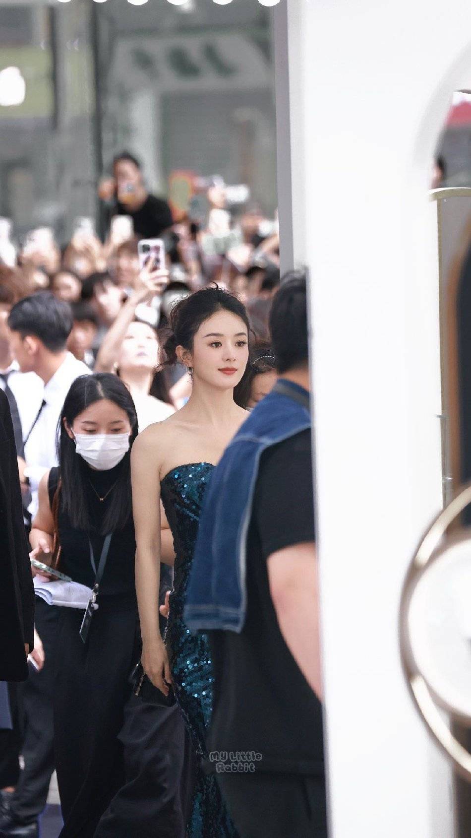 赵丽颖穿蓝色星钻人鱼裙!肤白貌美身材曼妙性感撩人-4 赵丽颖穿蓝色星钻人鱼裙!肤白貌美身材曼妙性感撩人