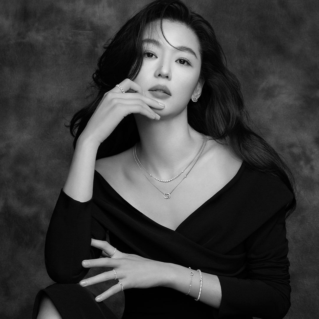 这阵容未免太梦幻,全智贤与NewJeans 分别出镜轻珠宝品牌广告