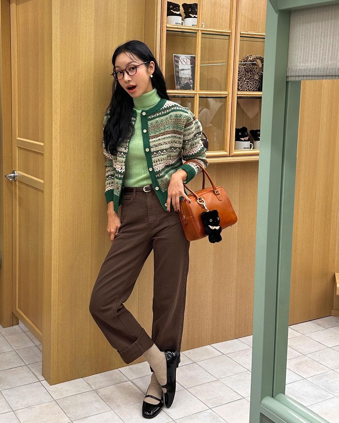 又到了最适合穿衣打扮的天气!来学习韩国女生的文艺早秋穿搭