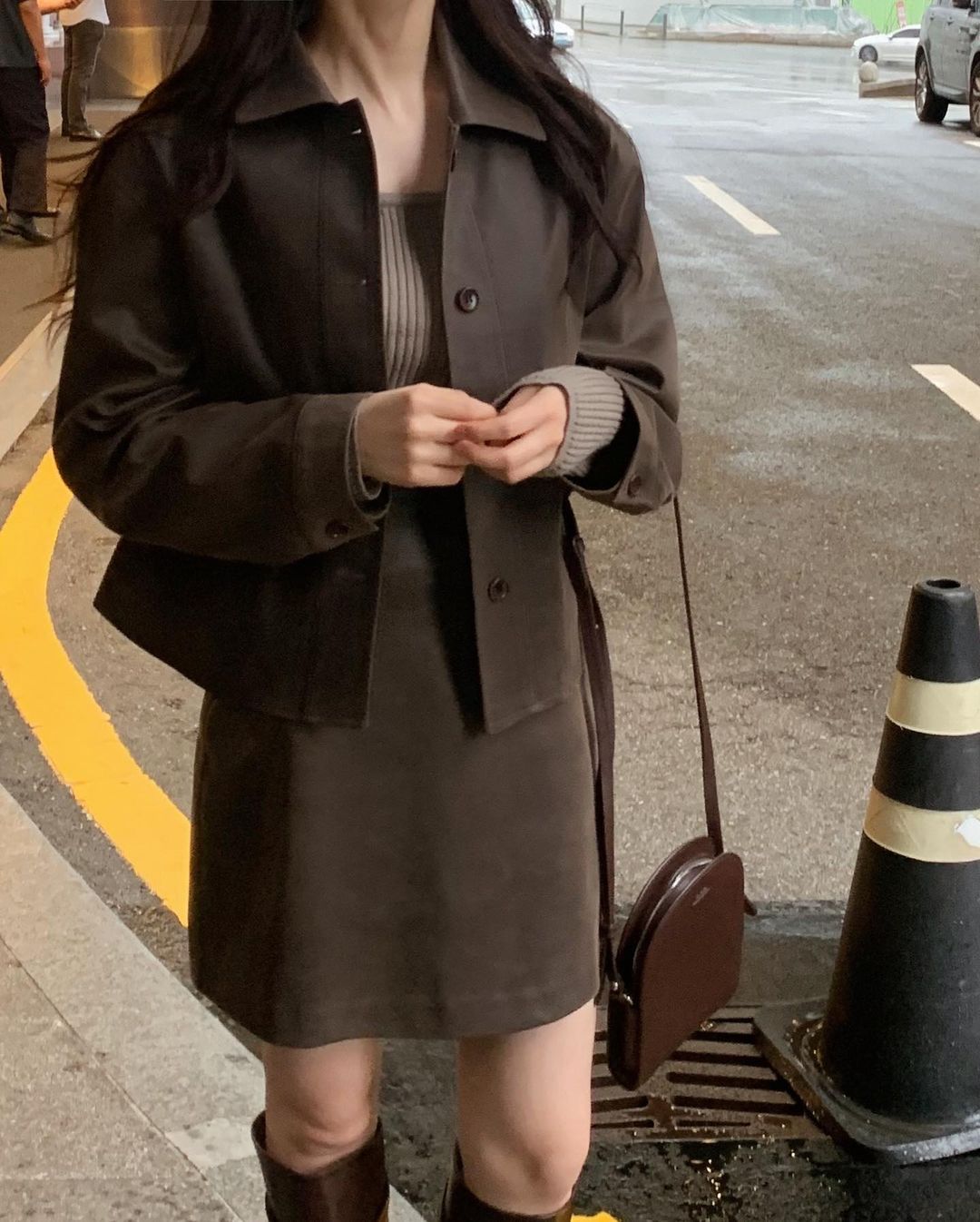 又到了最适合穿衣打扮的天气!来学习韩国女生的文艺早秋穿搭