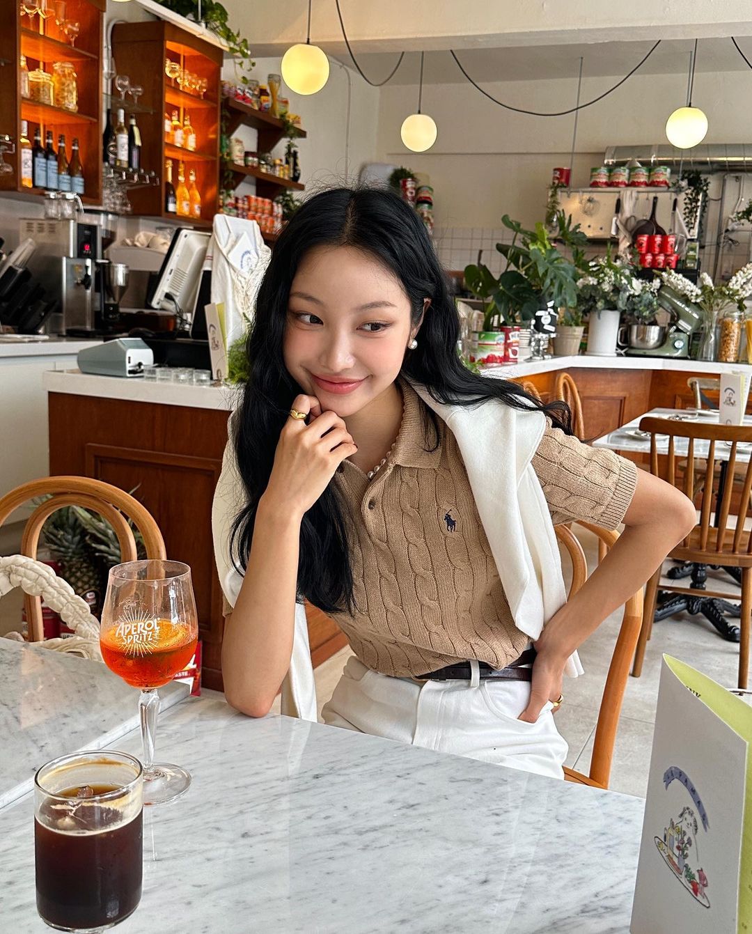 又到了最适合穿衣打扮的天气!来学习韩国女生的文艺早秋穿搭