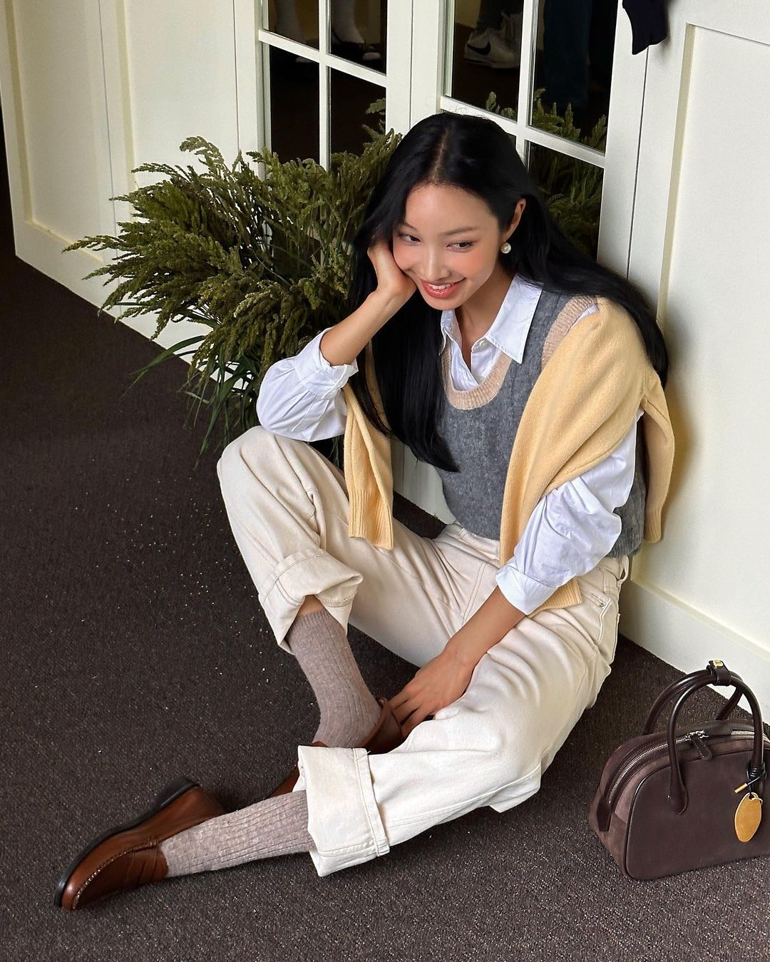 又到了最适合穿衣打扮的天气！来学习韩国女生的文艺早秋穿搭