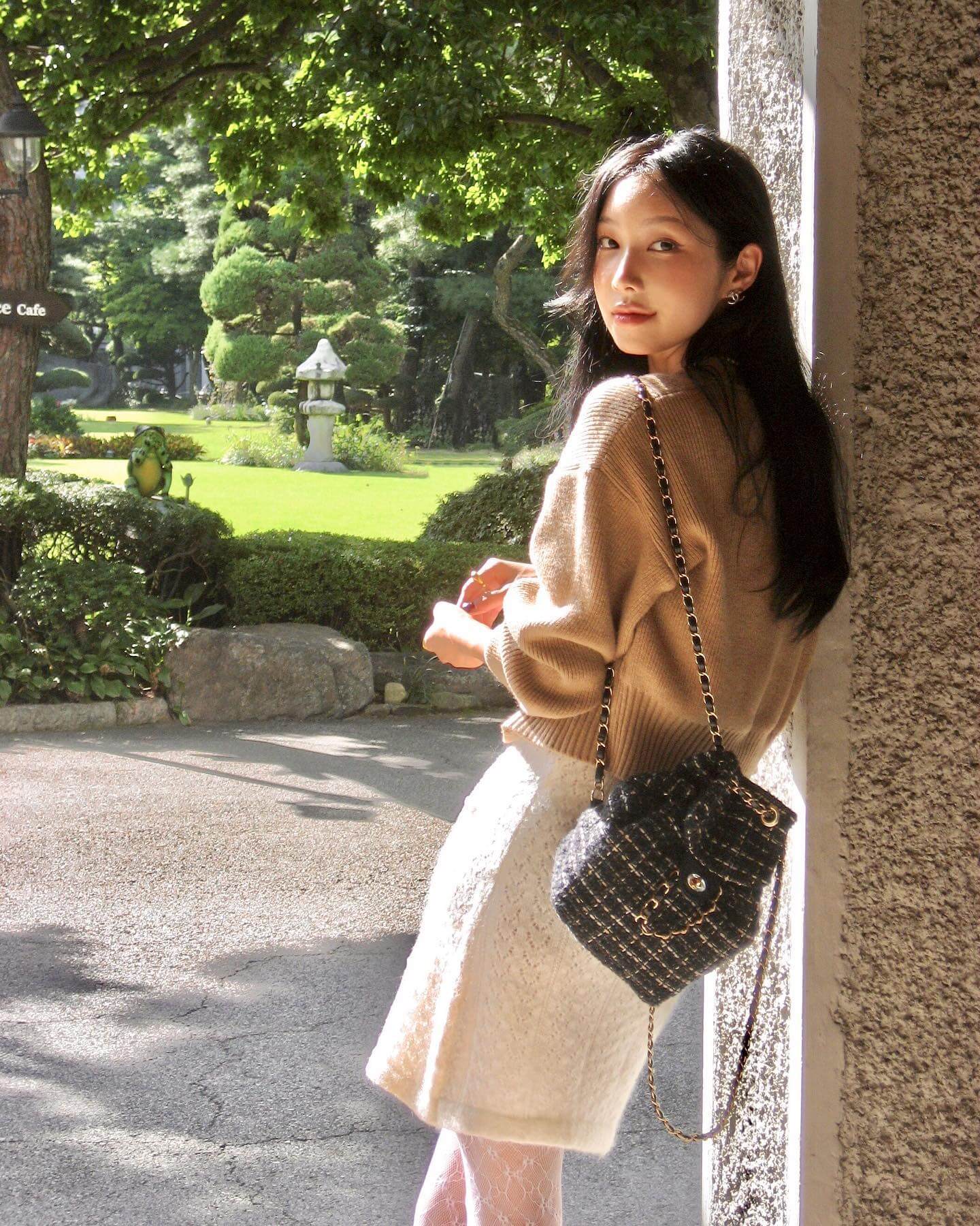 又到了最适合穿衣打扮的天气！来学习韩国女生的文艺早秋穿搭