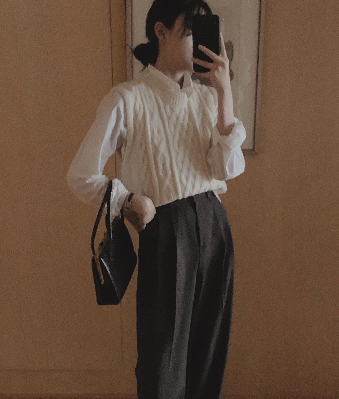 又到了最适合穿衣打扮的天气！来学习韩国女生的文艺早秋穿搭