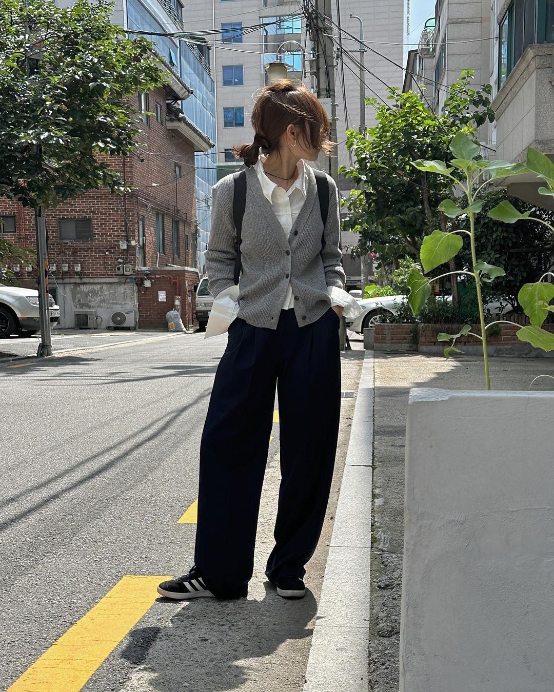 又到了最适合穿衣打扮的天气!来学习韩国女生的文艺早秋穿搭