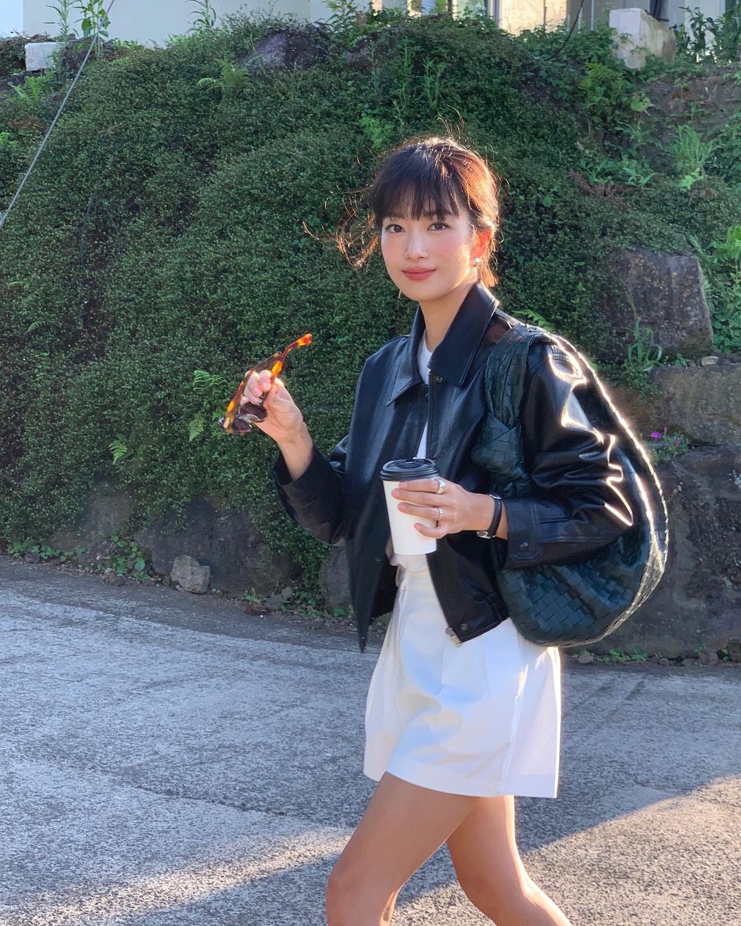 又到了最适合穿衣打扮的天气！来学习韩国女生的文艺早秋穿搭