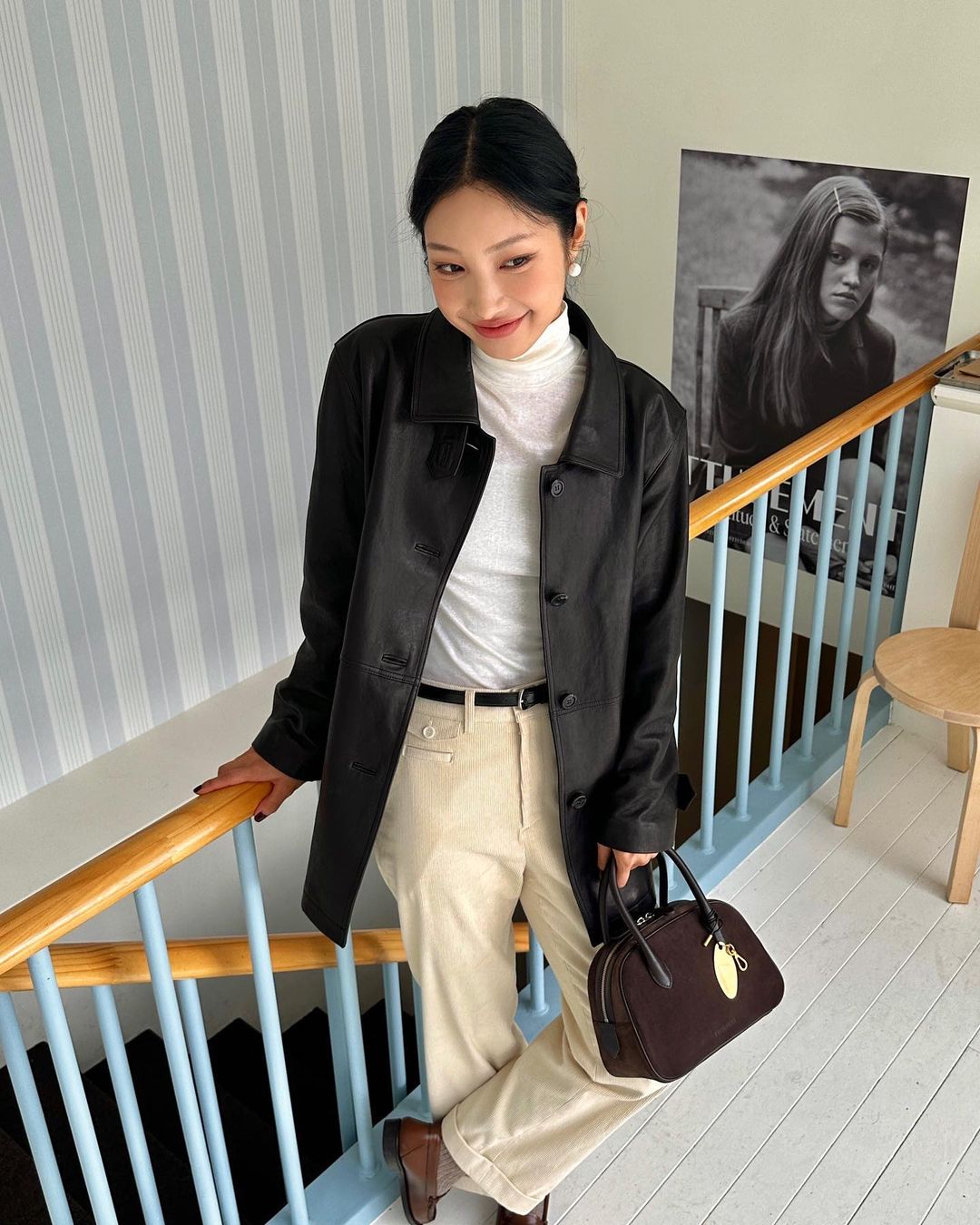 又到了最适合穿衣打扮的天气!来学习韩国女生的文艺早秋穿搭