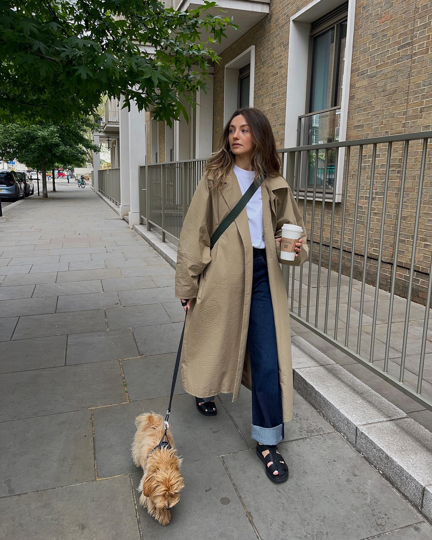 遛个狗也穿得率性好看，来看伦敦女生Chloe Hayward 的日常穿搭