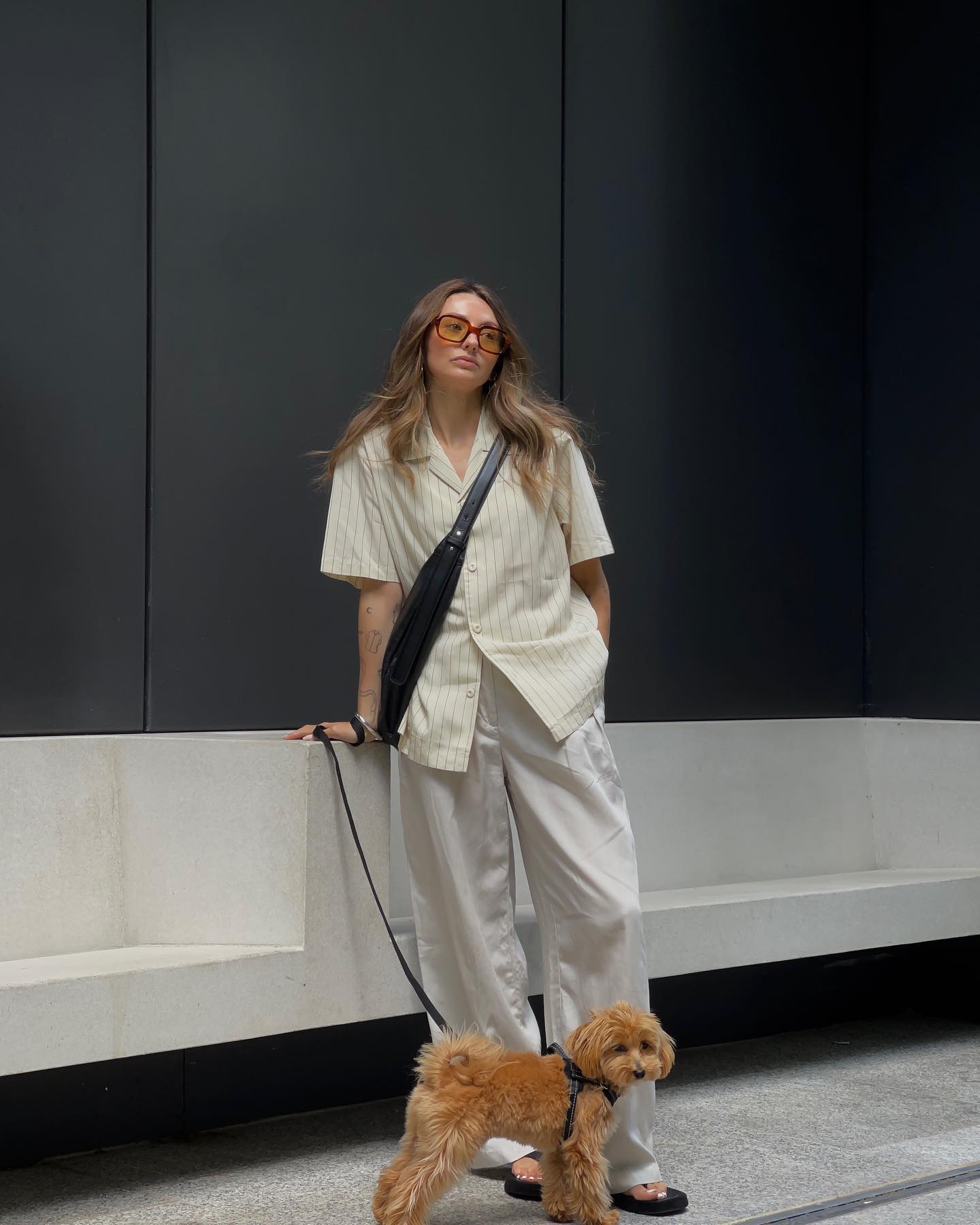 遛个狗也穿得率性好看,来看伦敦女生Chloe Hayward 的日常穿搭