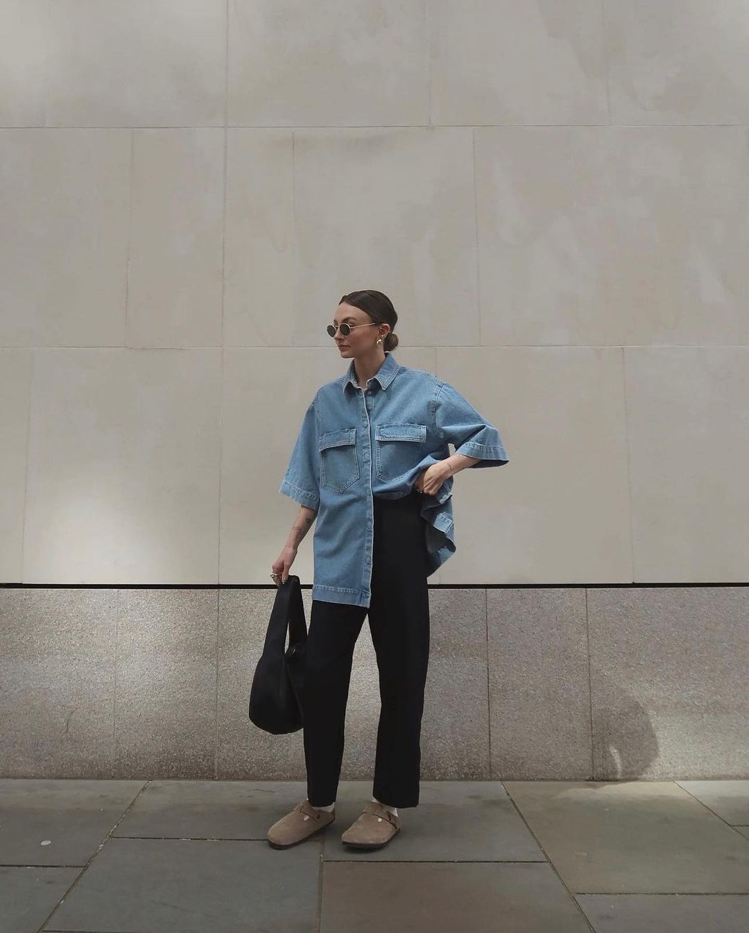 遛个狗也穿得率性好看,来看伦敦女生Chloe Hayward 的日常穿搭