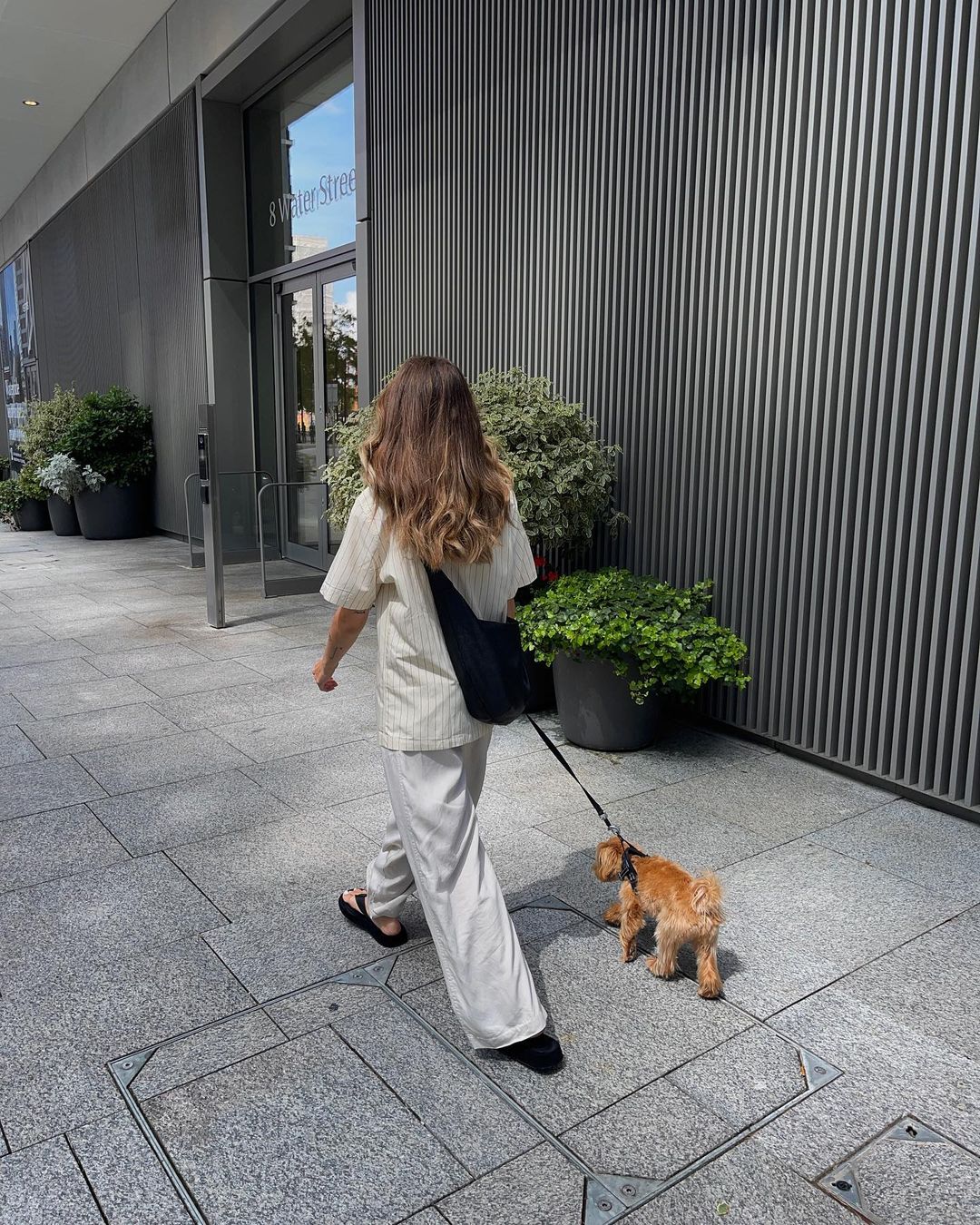 遛个狗也穿得率性好看，来看伦敦女生Chloe Hayward 的日常穿搭