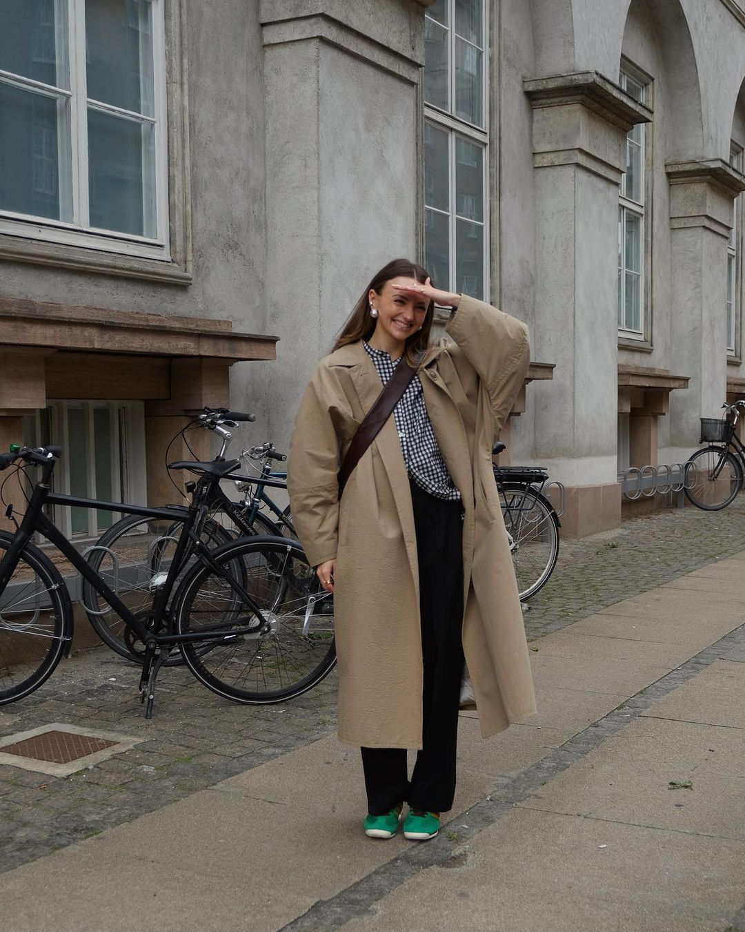 遛个狗也穿得率性好看,来看伦敦女生Chloe Hayward 的日常穿搭