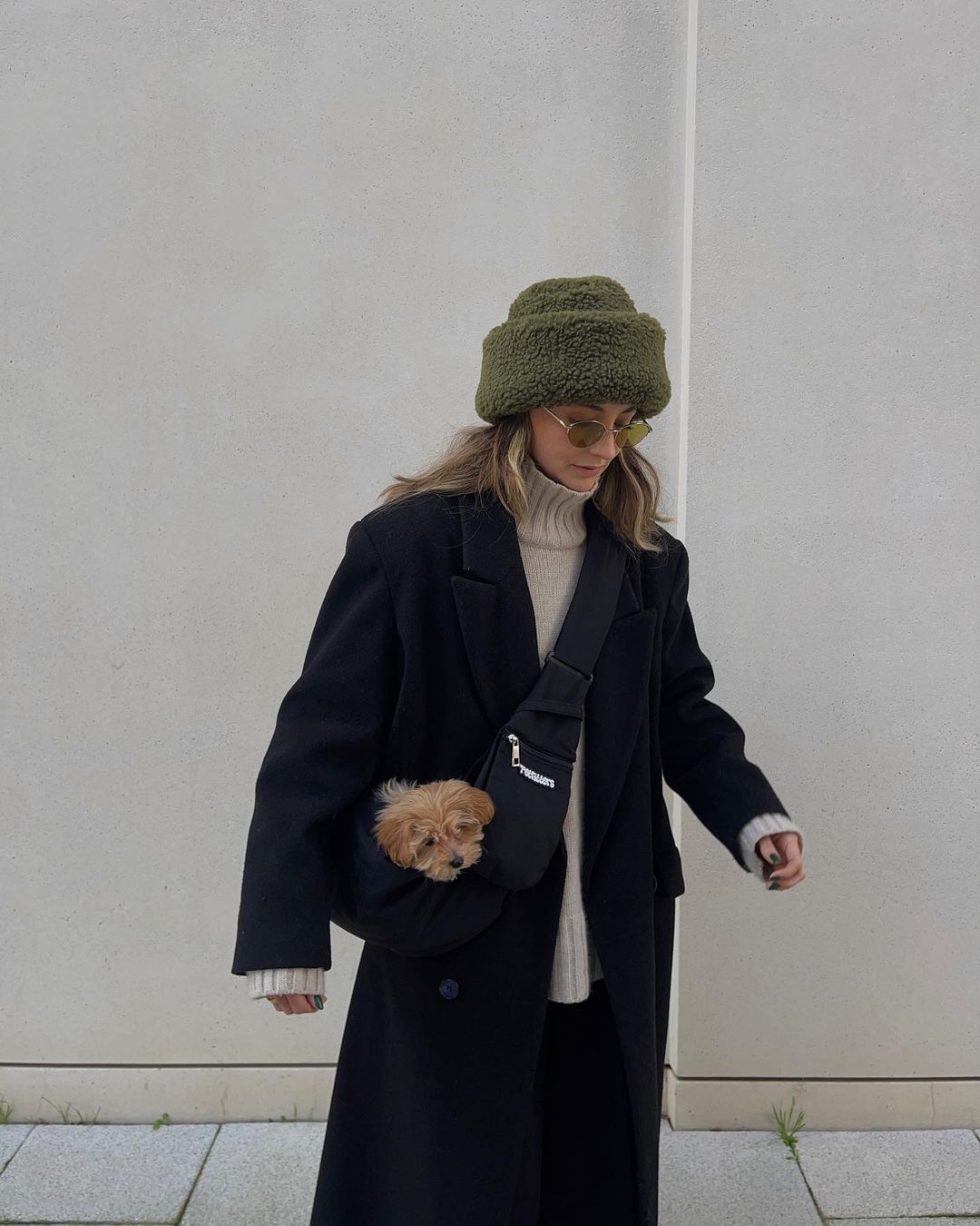 遛个狗也穿得率性好看，来看伦敦女生Chloe Hayward 的日常穿搭