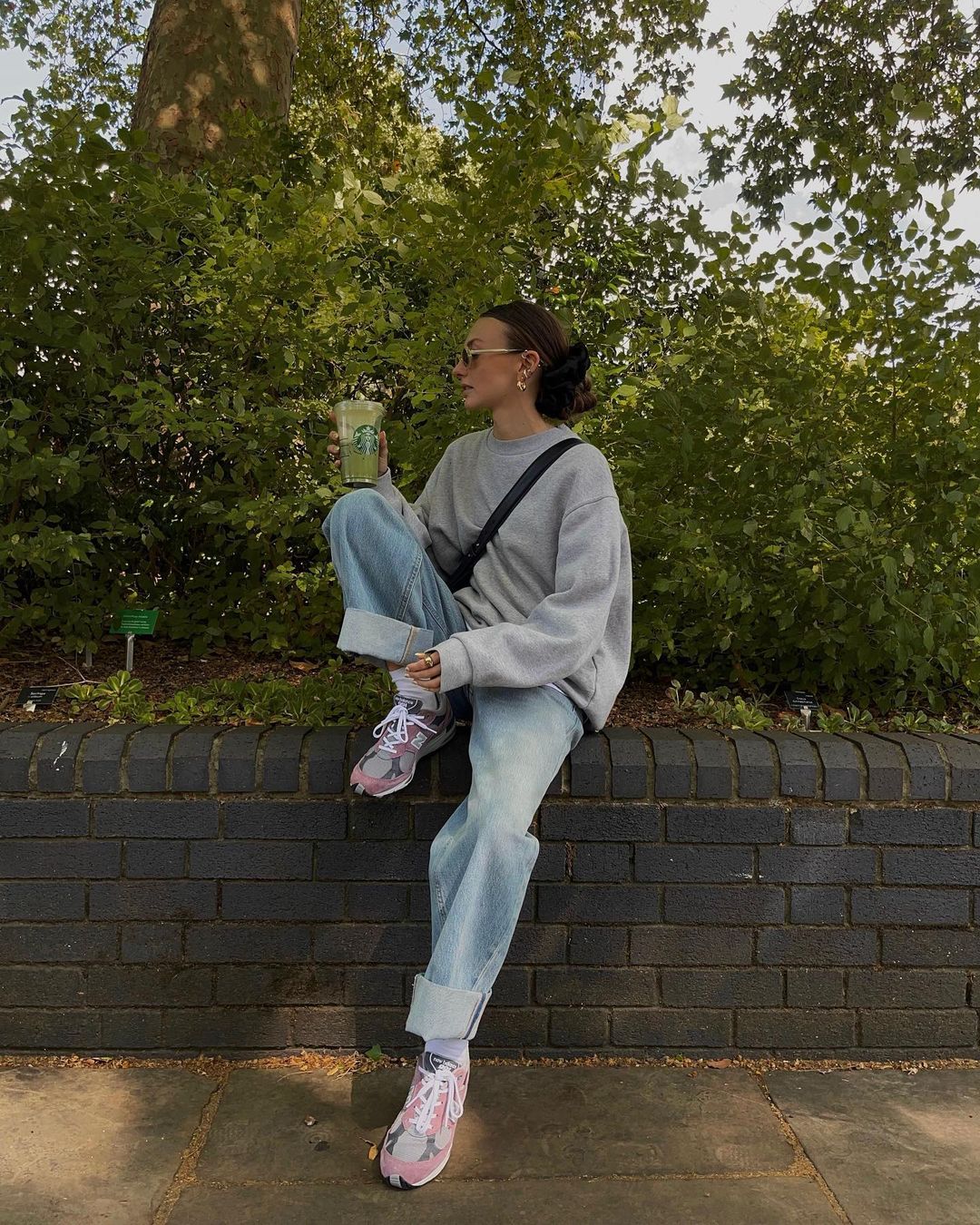 遛个狗也穿得率性好看,来看伦敦女生Chloe Hayward 的日常穿搭