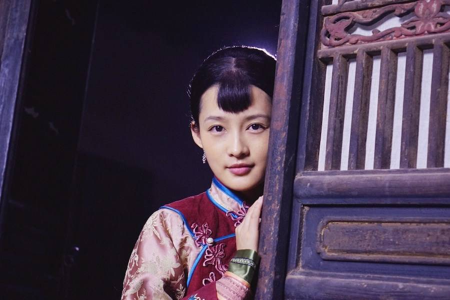 33岁李沁迎来生日！长相清纯的她每张照片都很惊艳-9