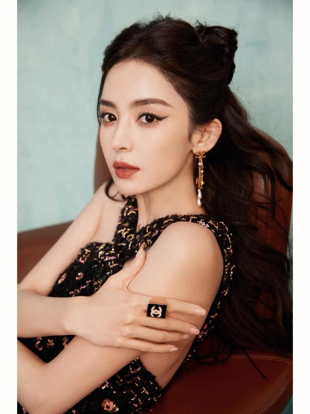 古力娜扎晒新剧婚纱靓图！雪肤玉貌美得令人窒息-3