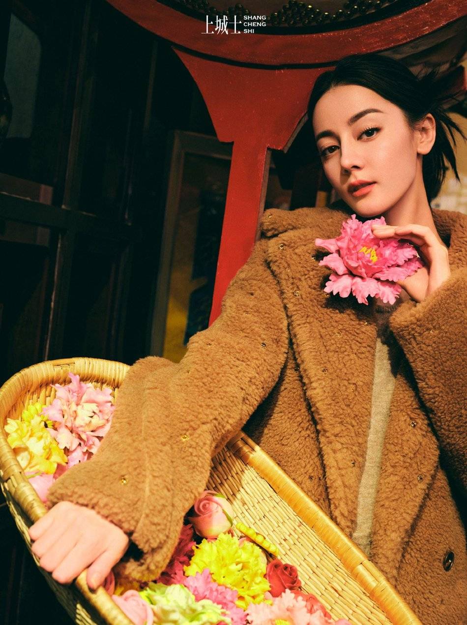 迪丽热巴游西安古城超靓！异域风情高挑身材美得让人窒息