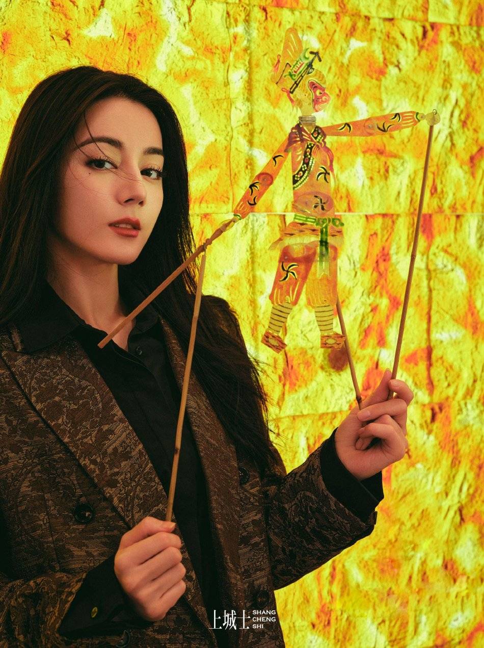 迪丽热巴游西安古城超靓！异域风情高挑身材美得让人窒息