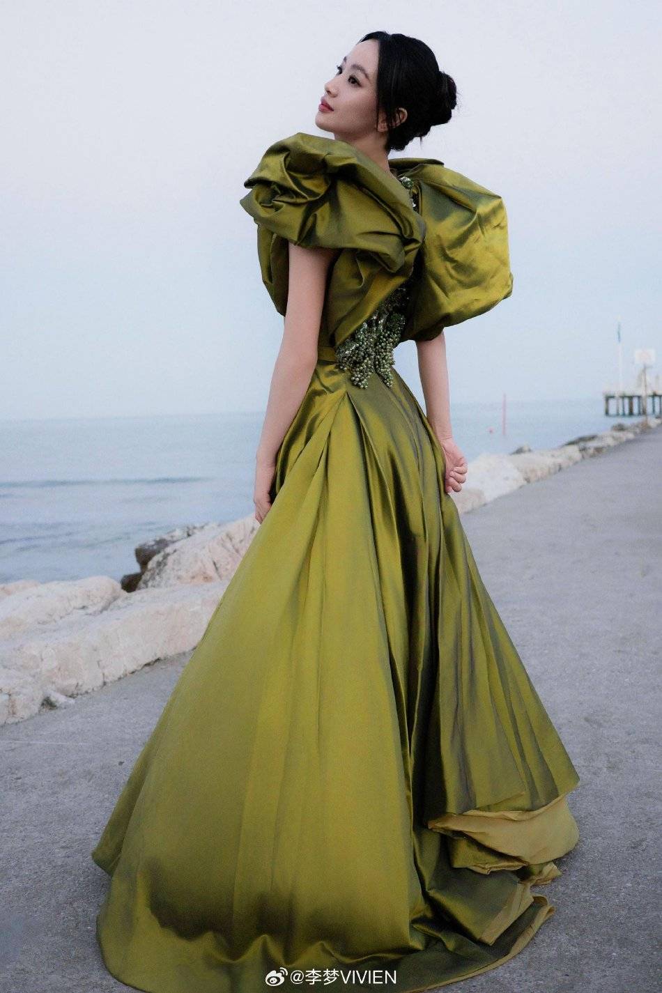 李梦威尼斯靓丽写真露事业线!肤白貌美风情万种性感撩人-6 李梦威尼斯靓丽写真露事业线!肤白貌美风情万种性感撩人