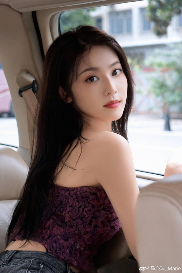 “紫霞仙子”马心瑞穿紫衣露白嫩美背!雪肤玉貌性感撩人-2 “紫霞仙子”马心瑞穿紫衣露白嫩美背!雪肤玉貌性感撩人