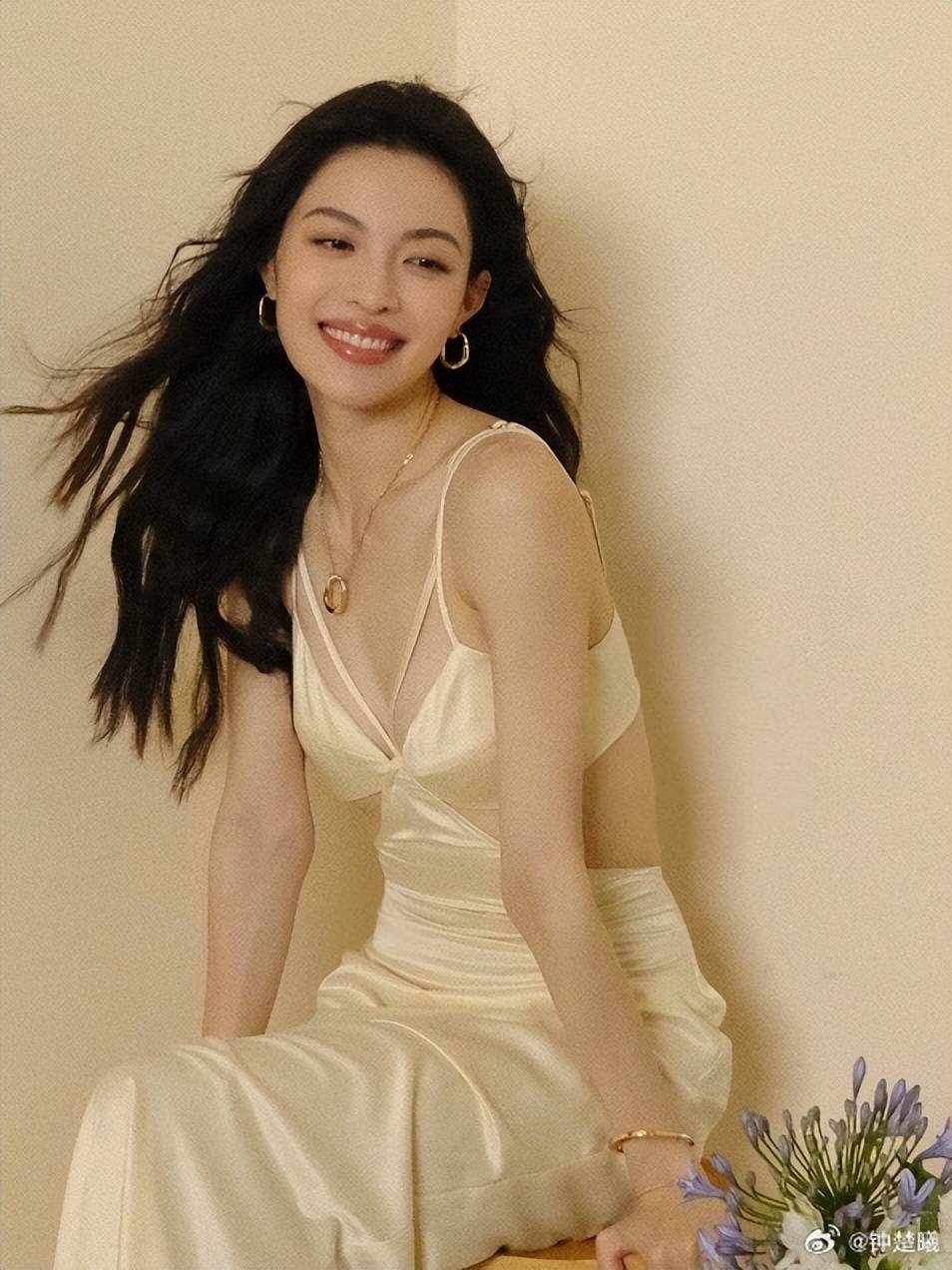 钟楚曦最新妖艳写真露出事业线!肤白貌美曼妙身材太性感撩人-7 钟楚曦最新妖艳写真露出事业线!肤白貌美曼妙身材太性感撩人