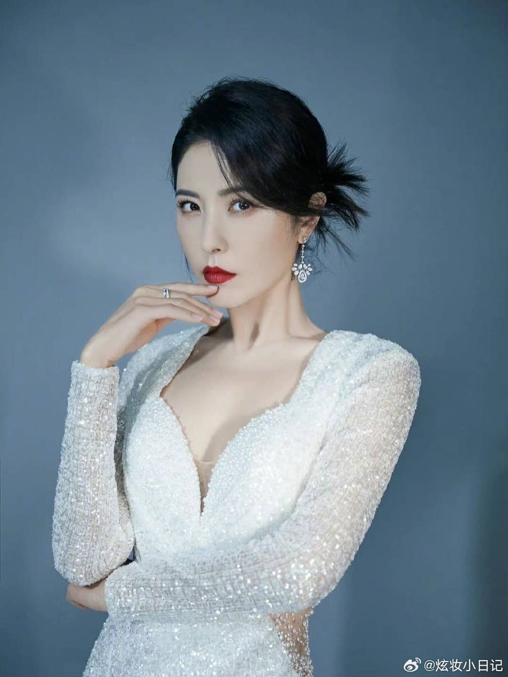 47岁曾黎美得让人窒息！国色天香身材性感火辣-7
