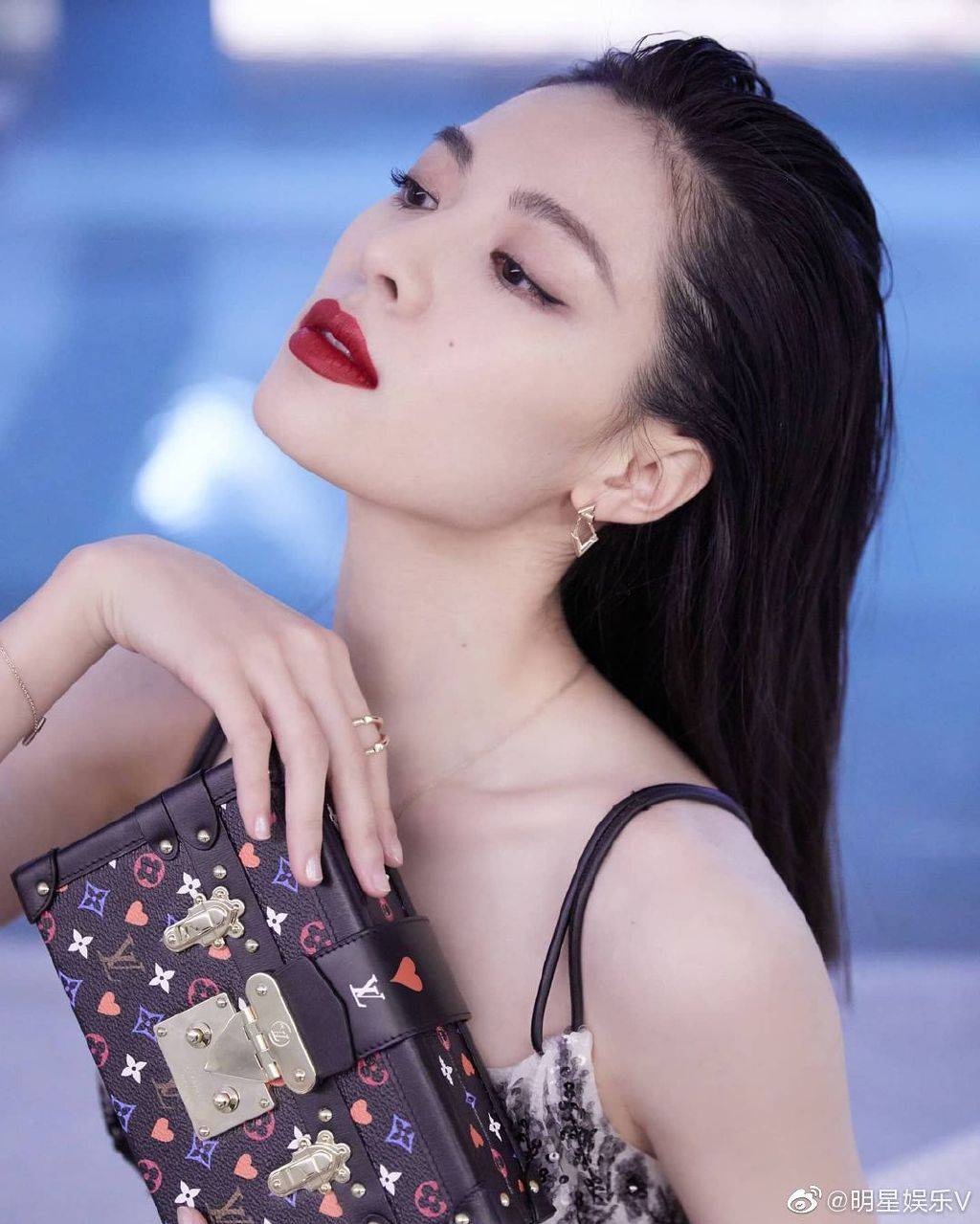 钟楚曦最新妖艳写真露出事业线!肤白貌美曼妙身材太性感撩人-4 钟楚曦最新妖艳写真露出事业线!肤白貌美曼妙身材太性感撩人