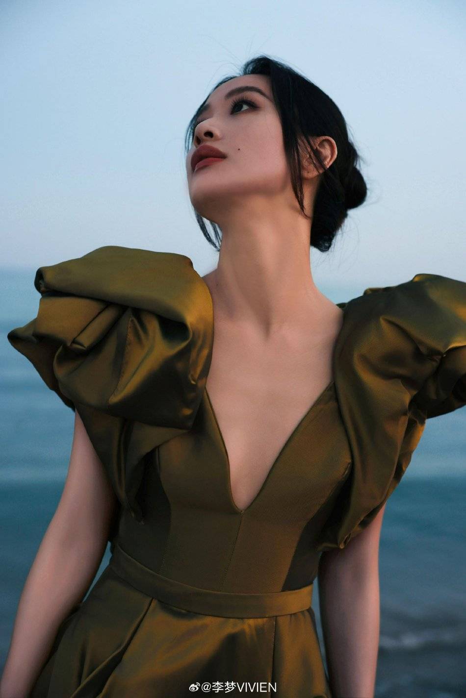 李梦威尼斯靓丽写真露事业线!肤白貌美风情万种性感撩人-1 李梦威尼斯靓丽写真露事业线!肤白貌美风情万种性感撩人