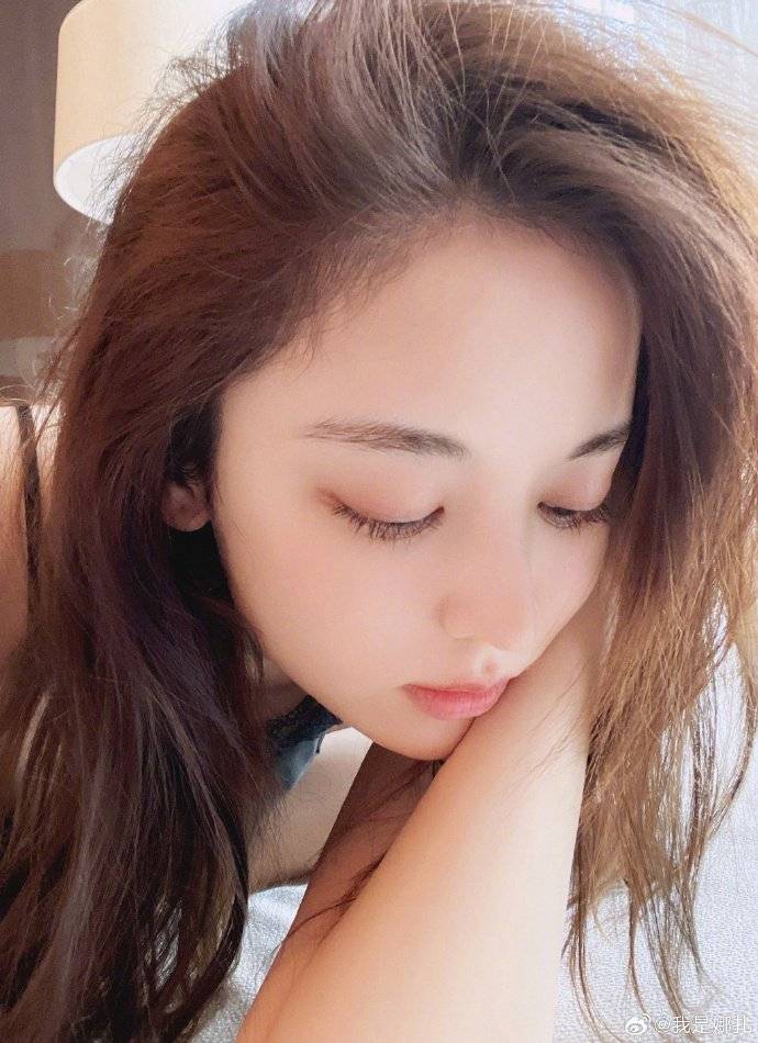 古力娜扎晒新剧婚纱靓图！雪肤玉貌美得令人窒息-5