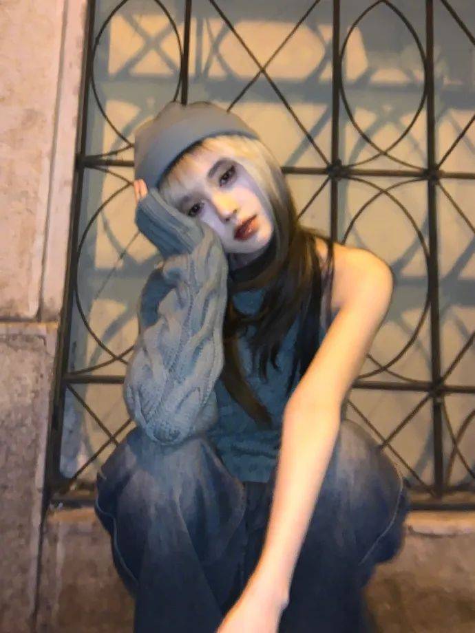 鞠婧祎银棕色拼接发露白嫩美背！雪肤娇嫩性感撩人-3
