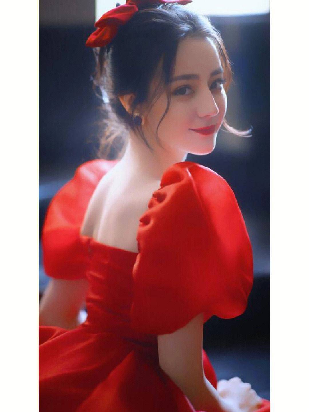 迪丽热巴游西安古城超靓！异域风情高挑身材美得让人窒息