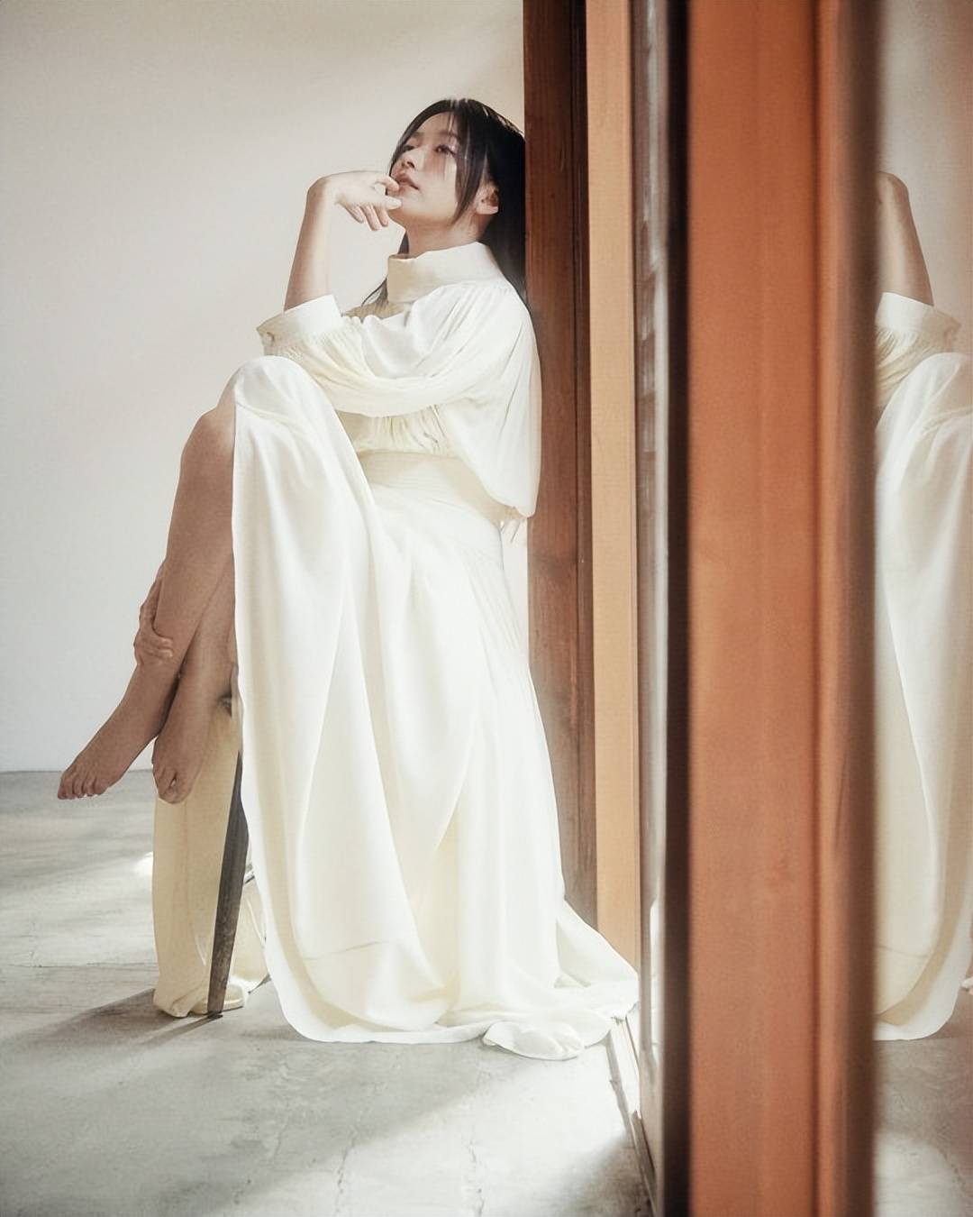 韩孝周德国杂志写真超靓！肤白貌美大长腿魅力不可小觑-7
