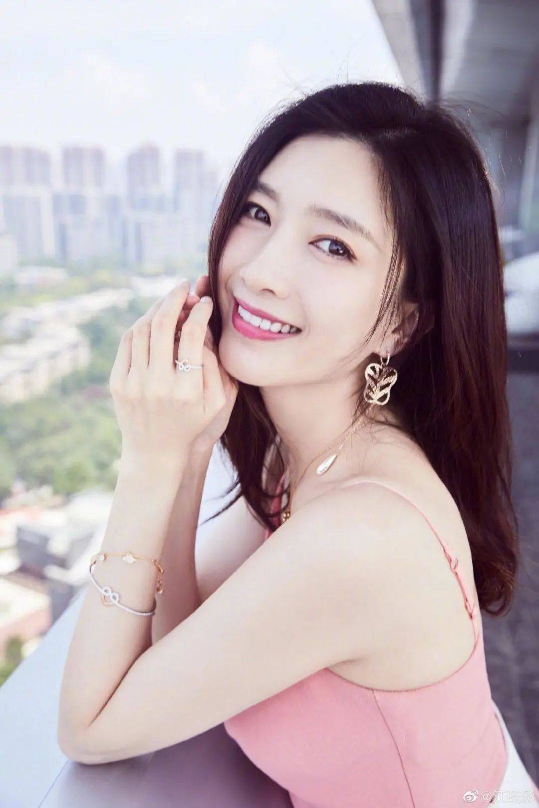 江疏影美图大秀白嫩长腿！她昔日经典角色太性感撩人-8